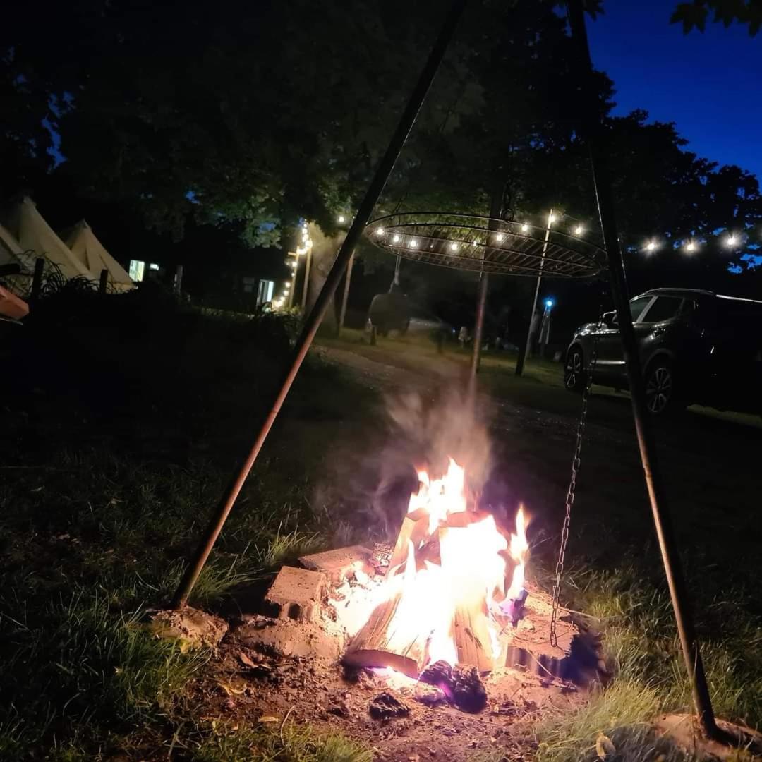 Bell Tent Glamping At Royal Victoria Country Park Southampton Kültér fotó